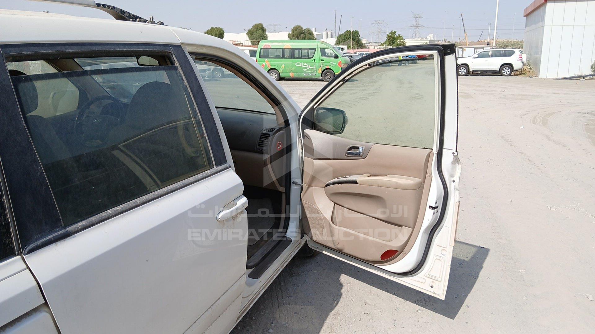2011 KIA CARNIVAL VIN: KNAMH8176B6368474