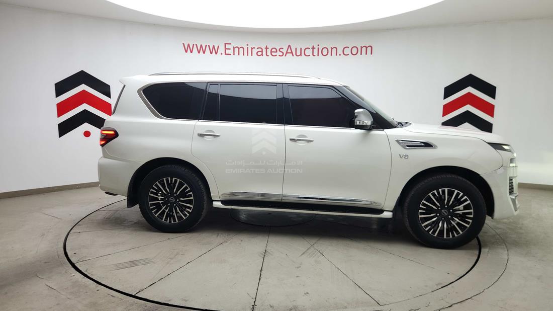 2011 Nissan Patrol — Right Full View — Photo 43