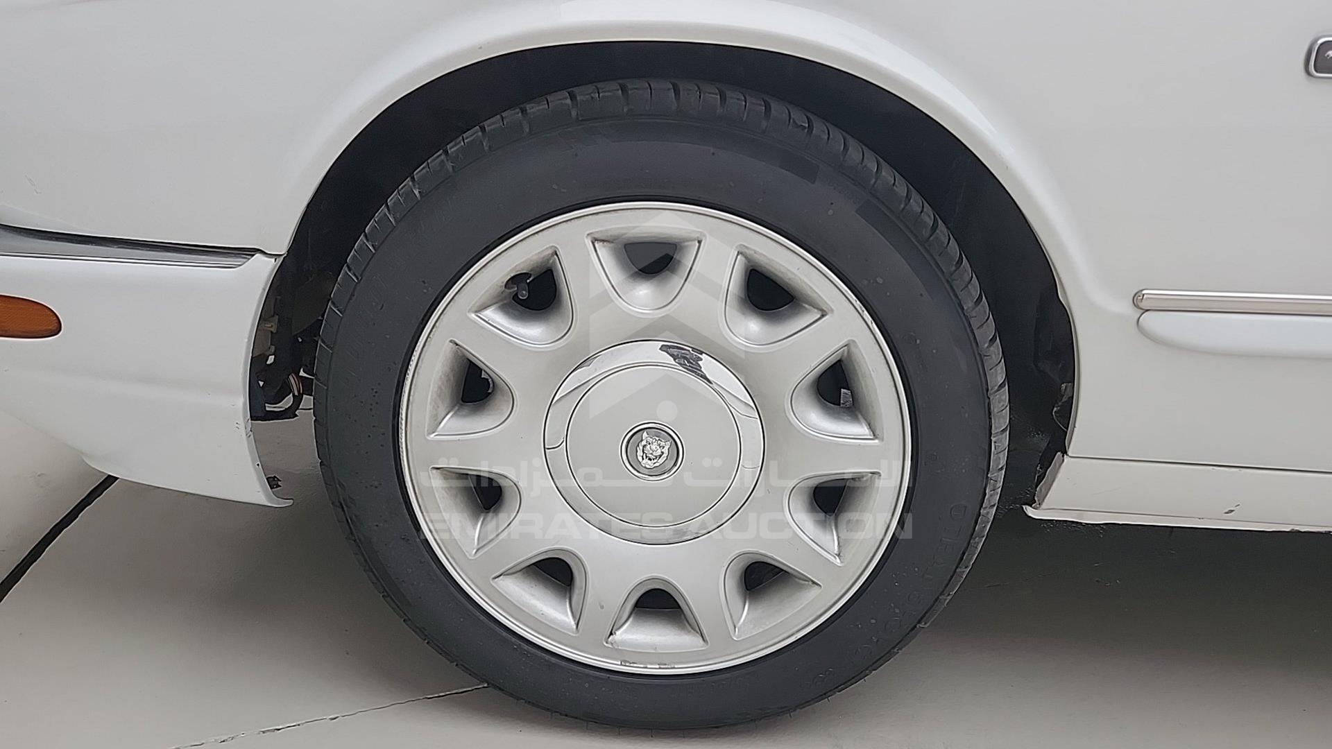 1999 JAGUAR X J 8 VIN: SAJKD684XXC868976