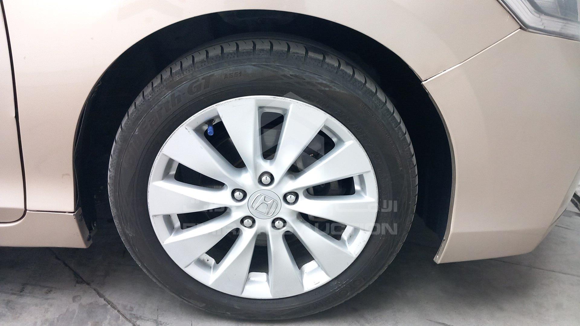 2016 HONDA ACCORD VIN: LUCCR2625G3405914