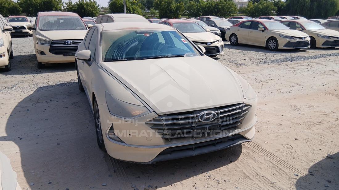 2021 Hyundai Sonata Hybrid — Front Right Angle — Photo 10