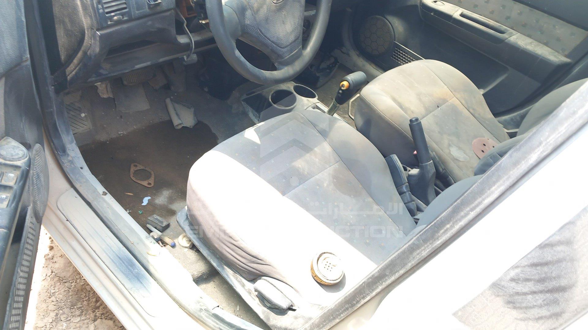 2004 HYUNDAI --- VIN: KMHBT51H44U182149