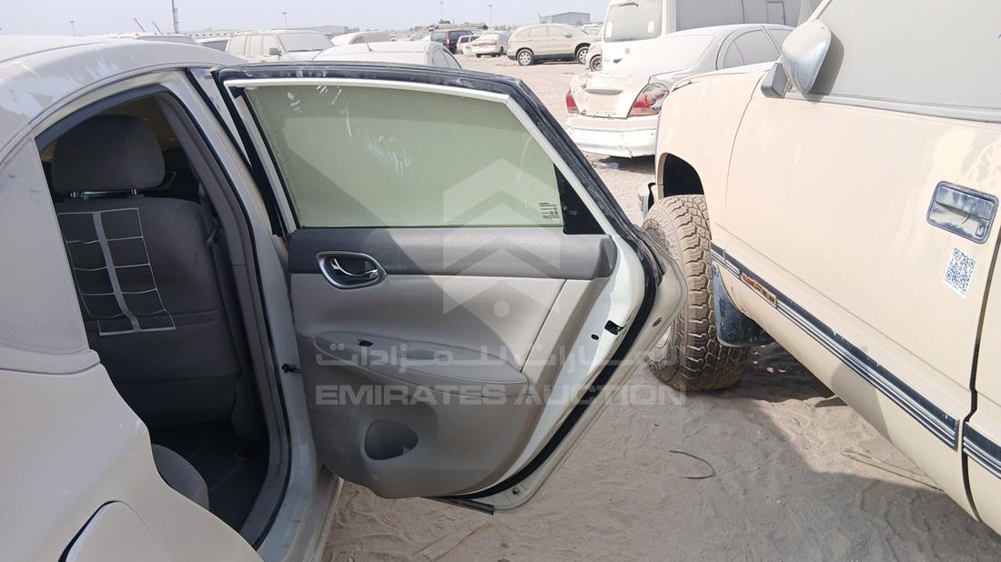نيسان سينترا 2019 — الباب الخلفي الأيمن — صورة 21