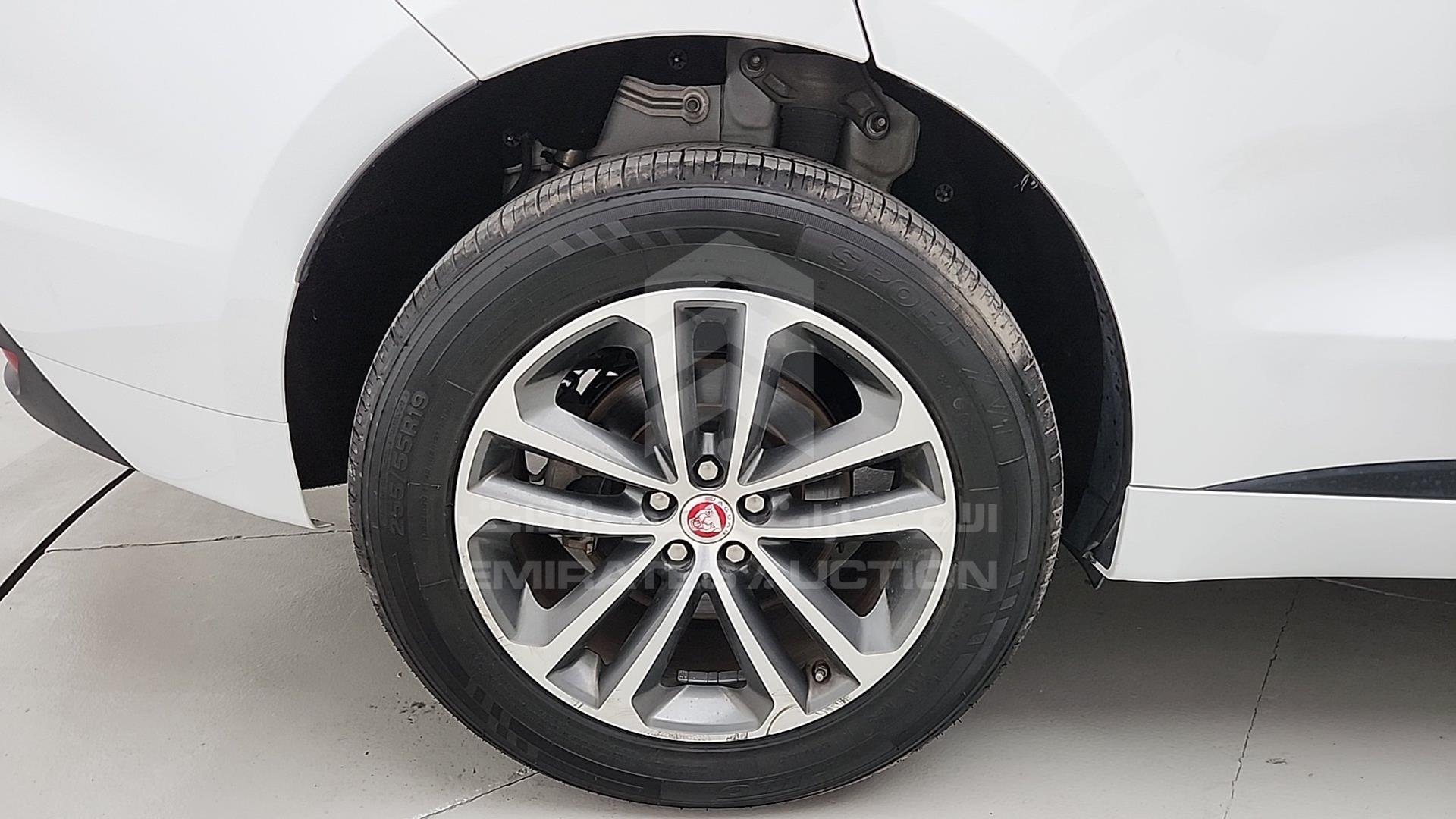 2018 JAGUAR F-PACE VIN: SADCA2BX3JA320008