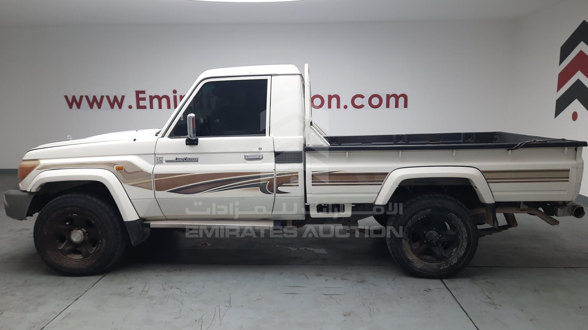 2012 TOYOTA LAND CRUISER VIN: JTFLU73J0C4531766