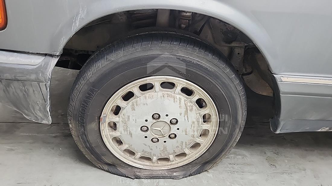 1990 Mercedes 300 SEL — Front Left Tyre — Photo 32