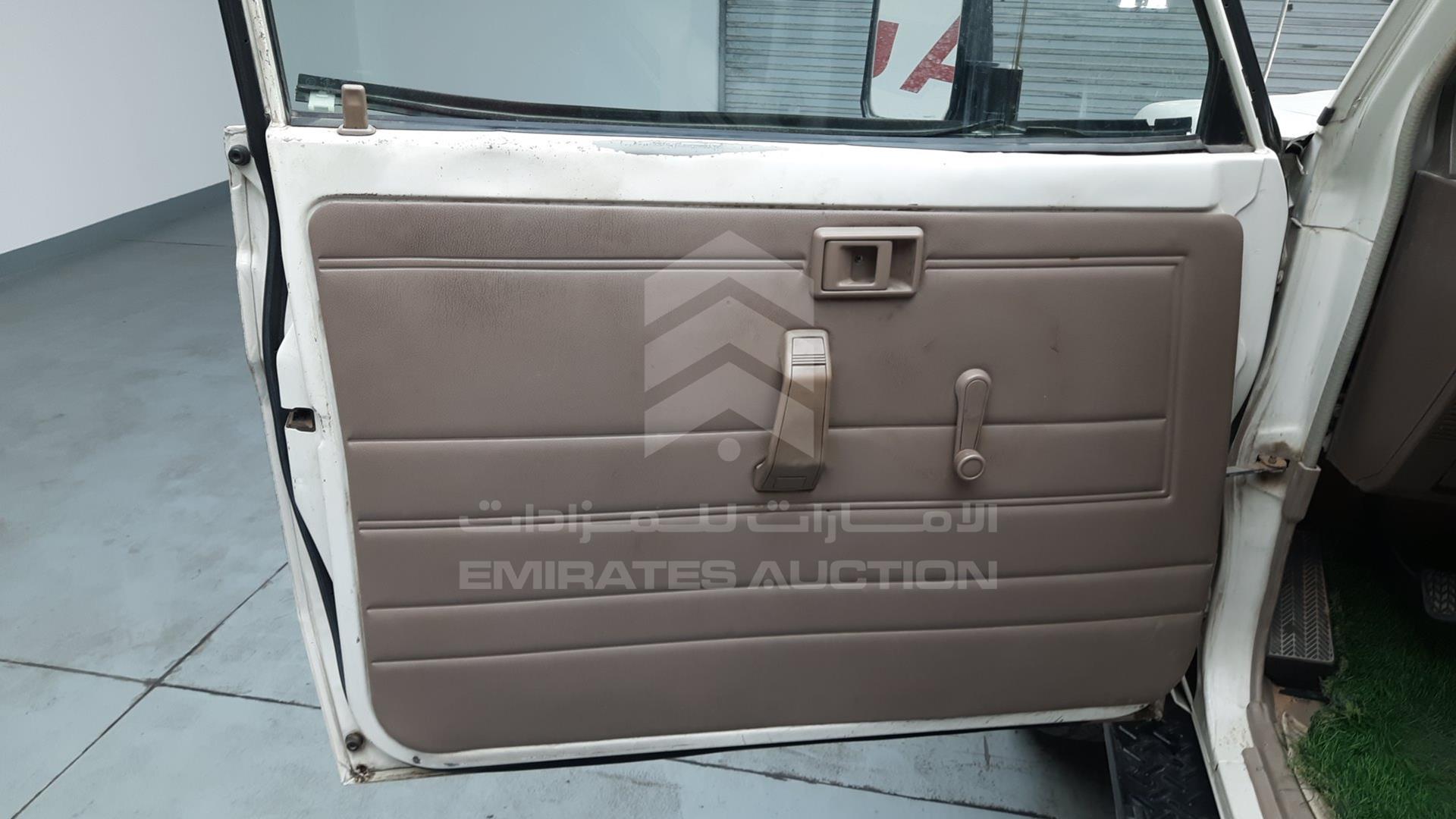 2010 TOYOTA LAND CRUISER VIN: JTFLU71J6A4302704