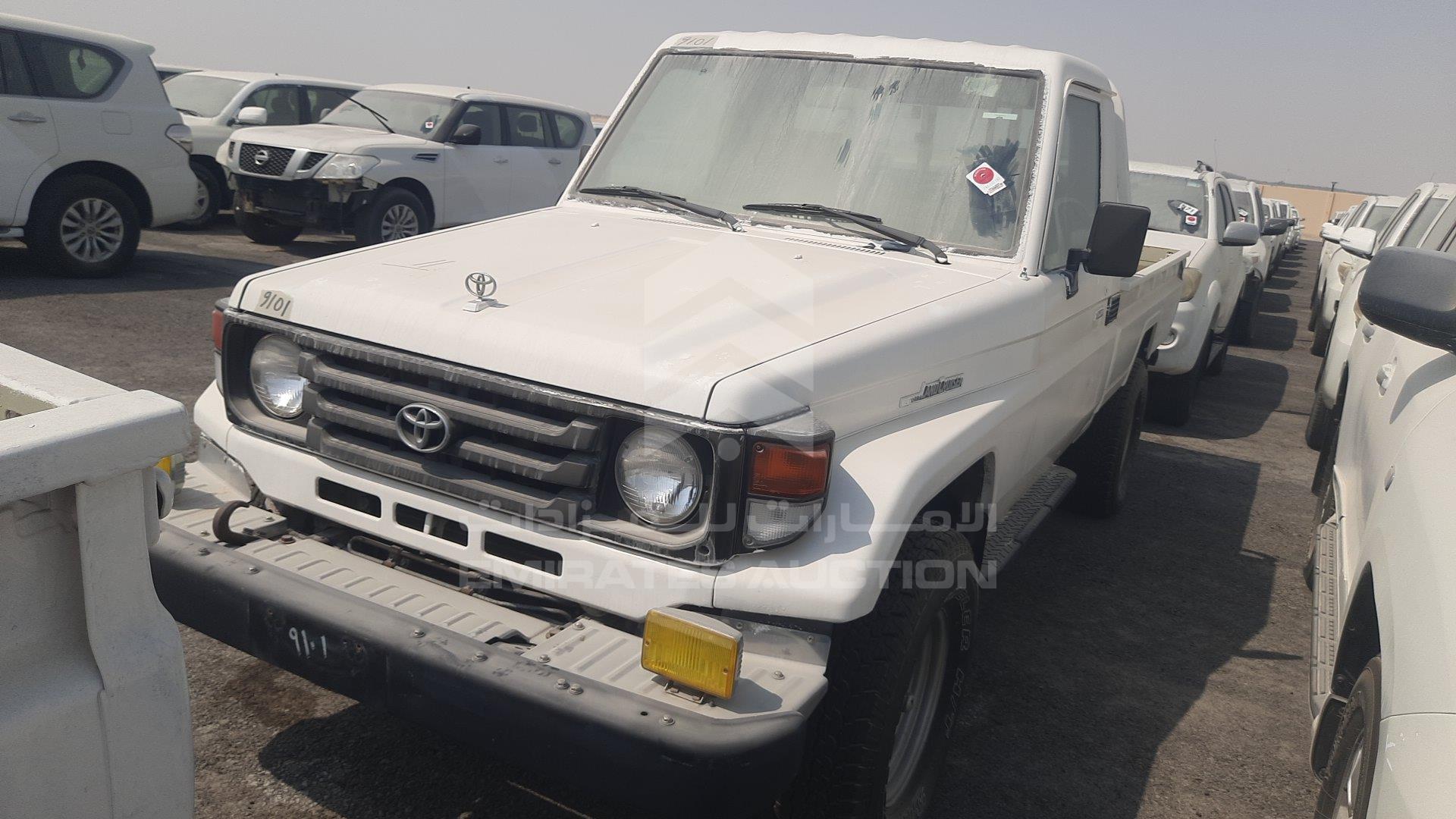 JTFLJ71J4Y8000999 - 2000 Toyota Land Cruiser Pickup - #undefined