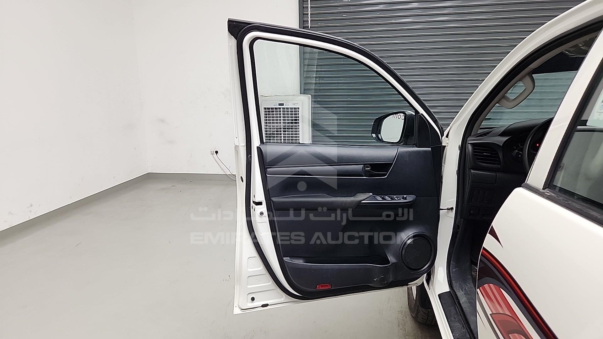 2023 TOYOTA HILUX VIN: MR0DB9CD9P5004089
