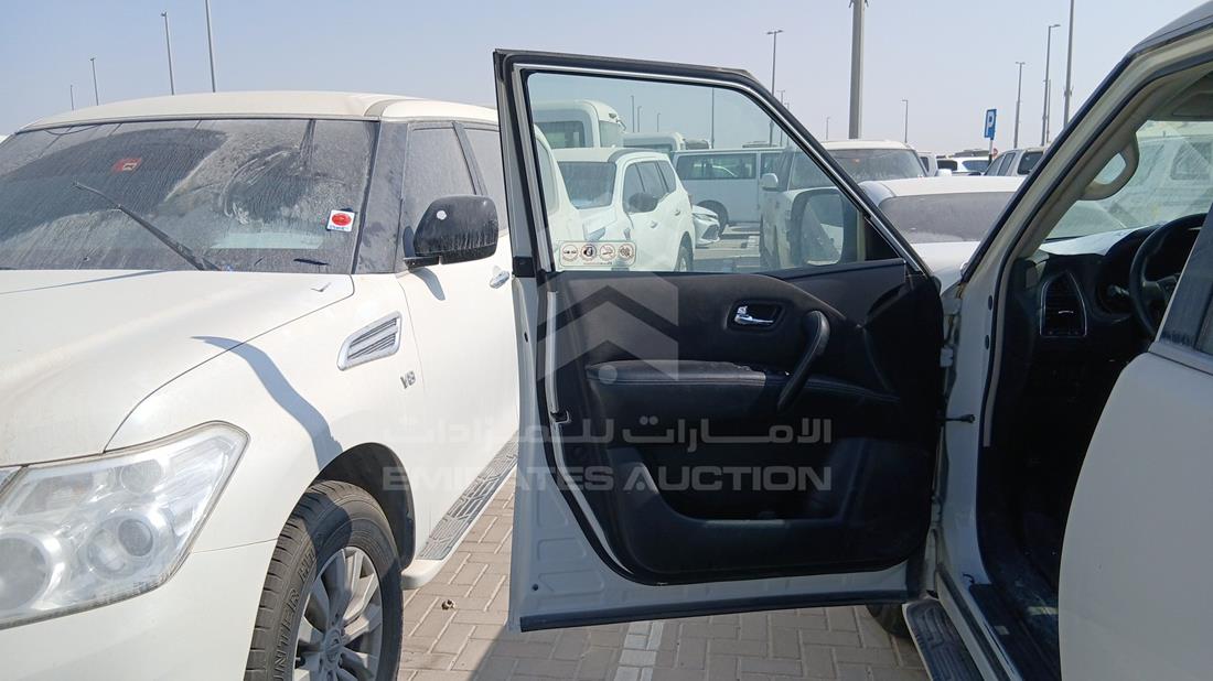 نيسان باترول 2019 — الباب الأمامي الأيسر — صورة 11