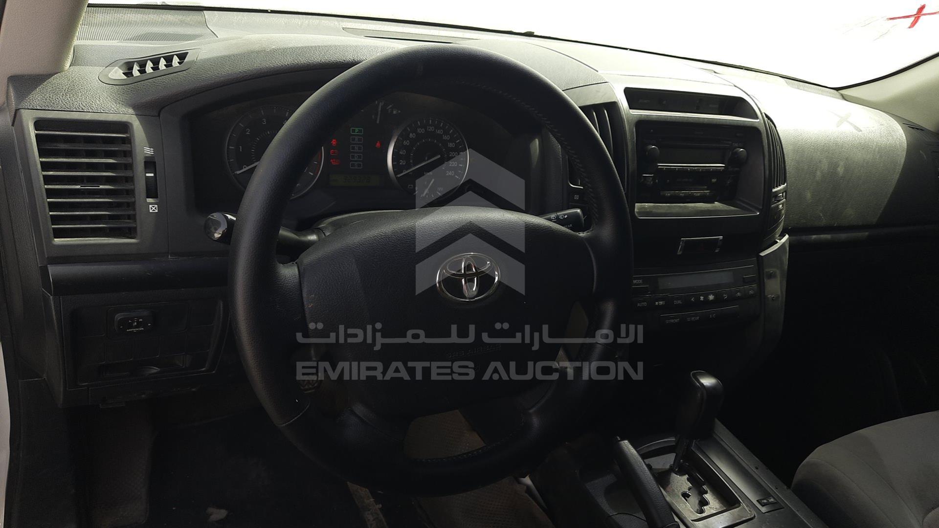 2011 TOYOTA LAND CRUISER VIN: JTMDU09J3B4043695
