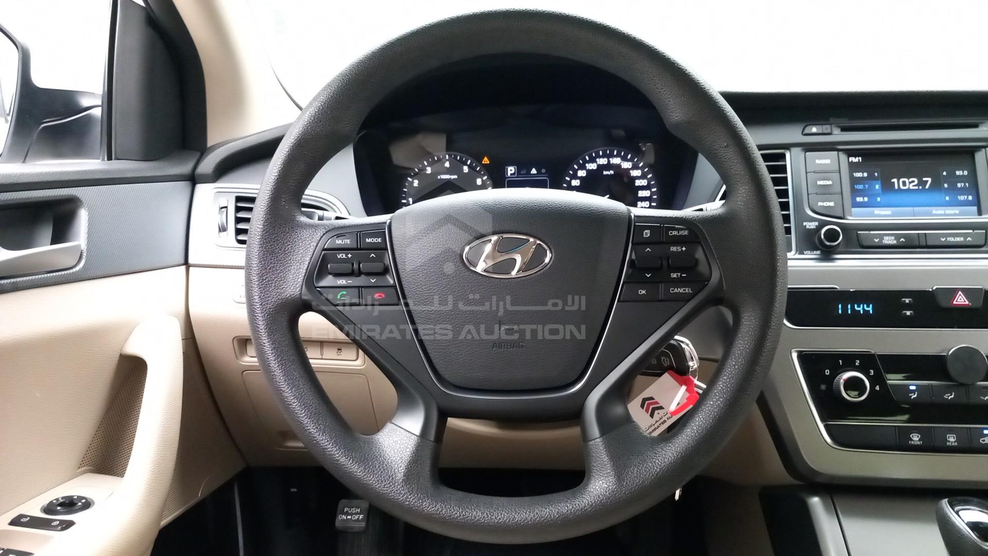 2017 HYUNDAI SONATA VIN: KMHE241G1HA289135