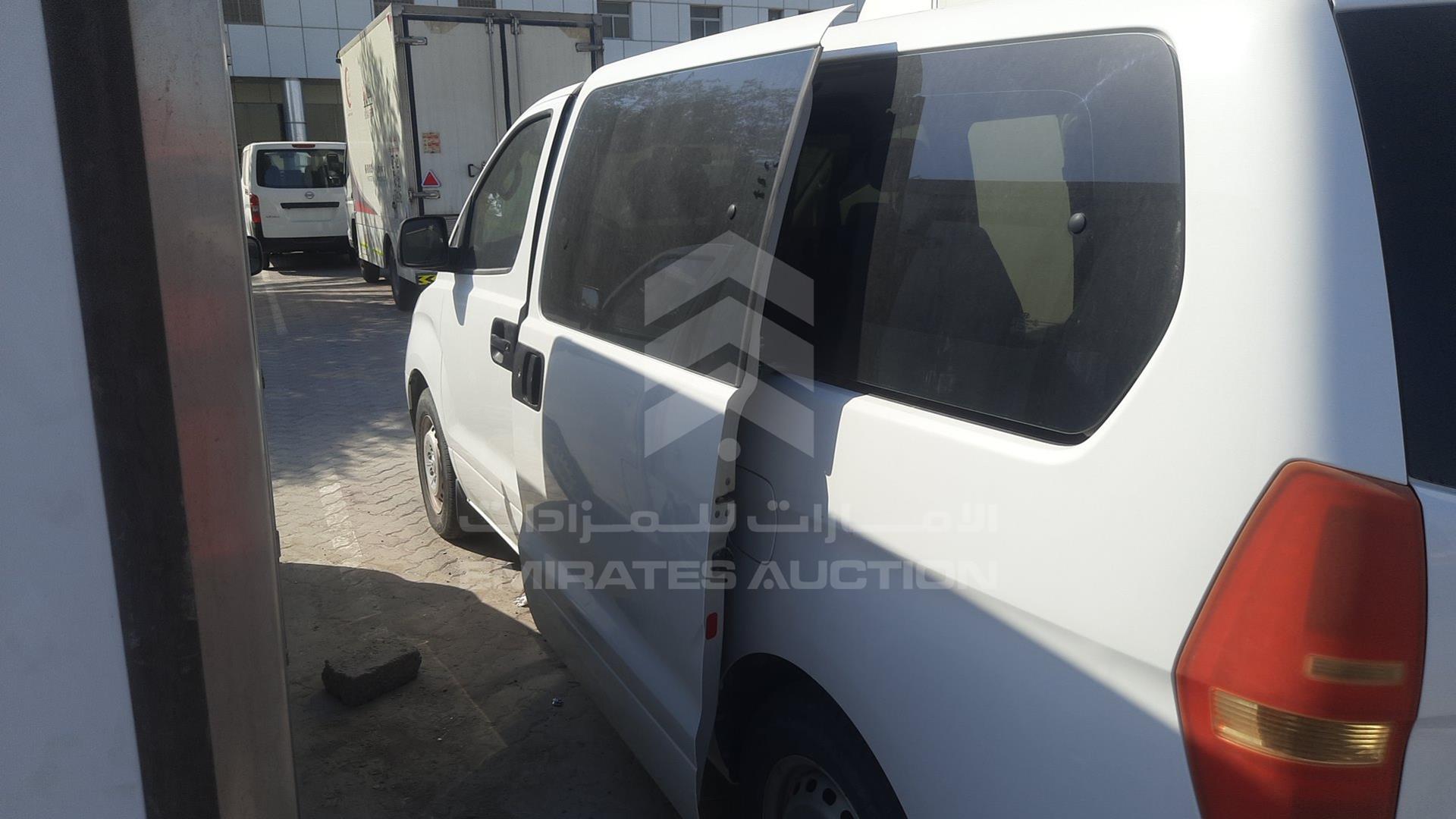2016 HYUNDAI H1 VIN: KMJWA37R1GU734186