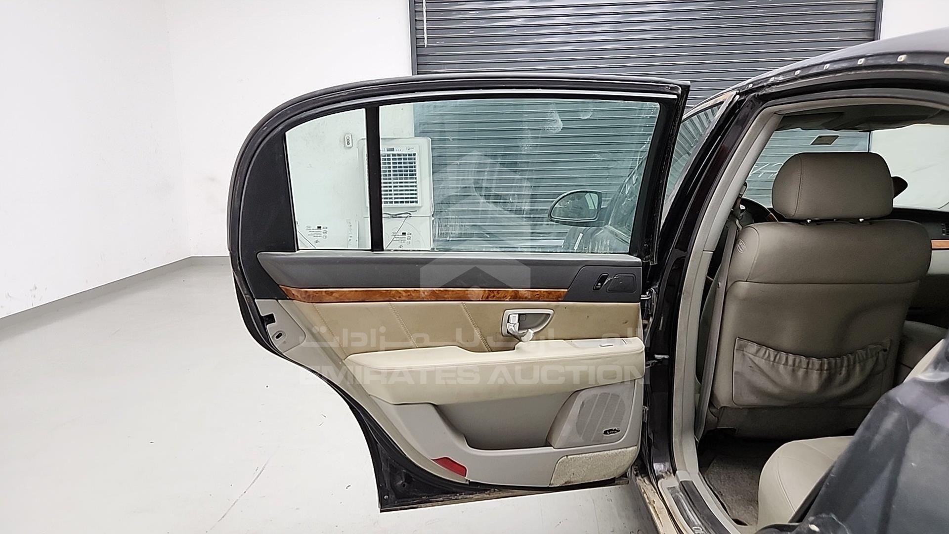 2006 KIA OPIRUS VIN: KNALD224365093828