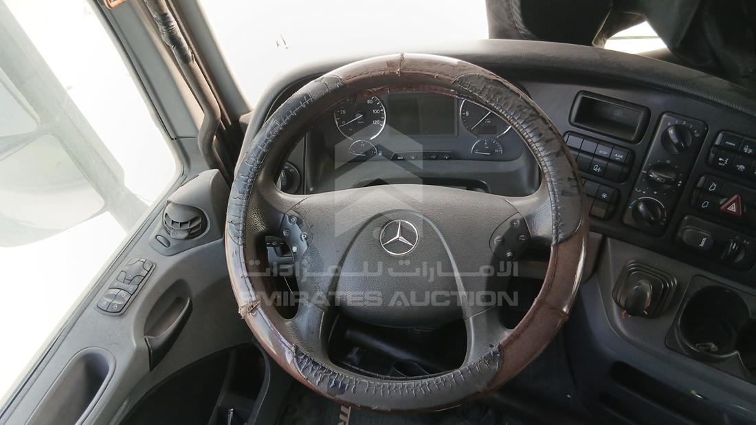 Mercedes 1844 — Steering & Mounted Controls — Photo 12