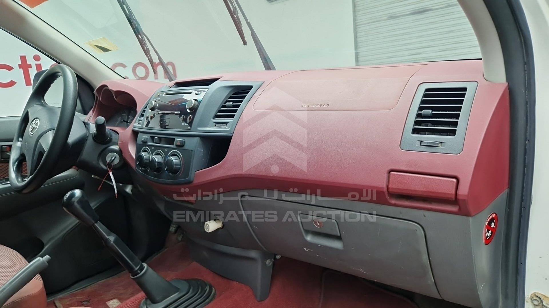 2015 TOYOTA HILUX VIN: MR0EX12G7F2352671