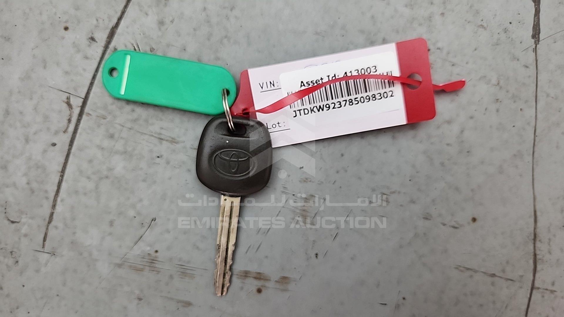 2008 TOYOTA YARIS VIN: JTDKW923785098302