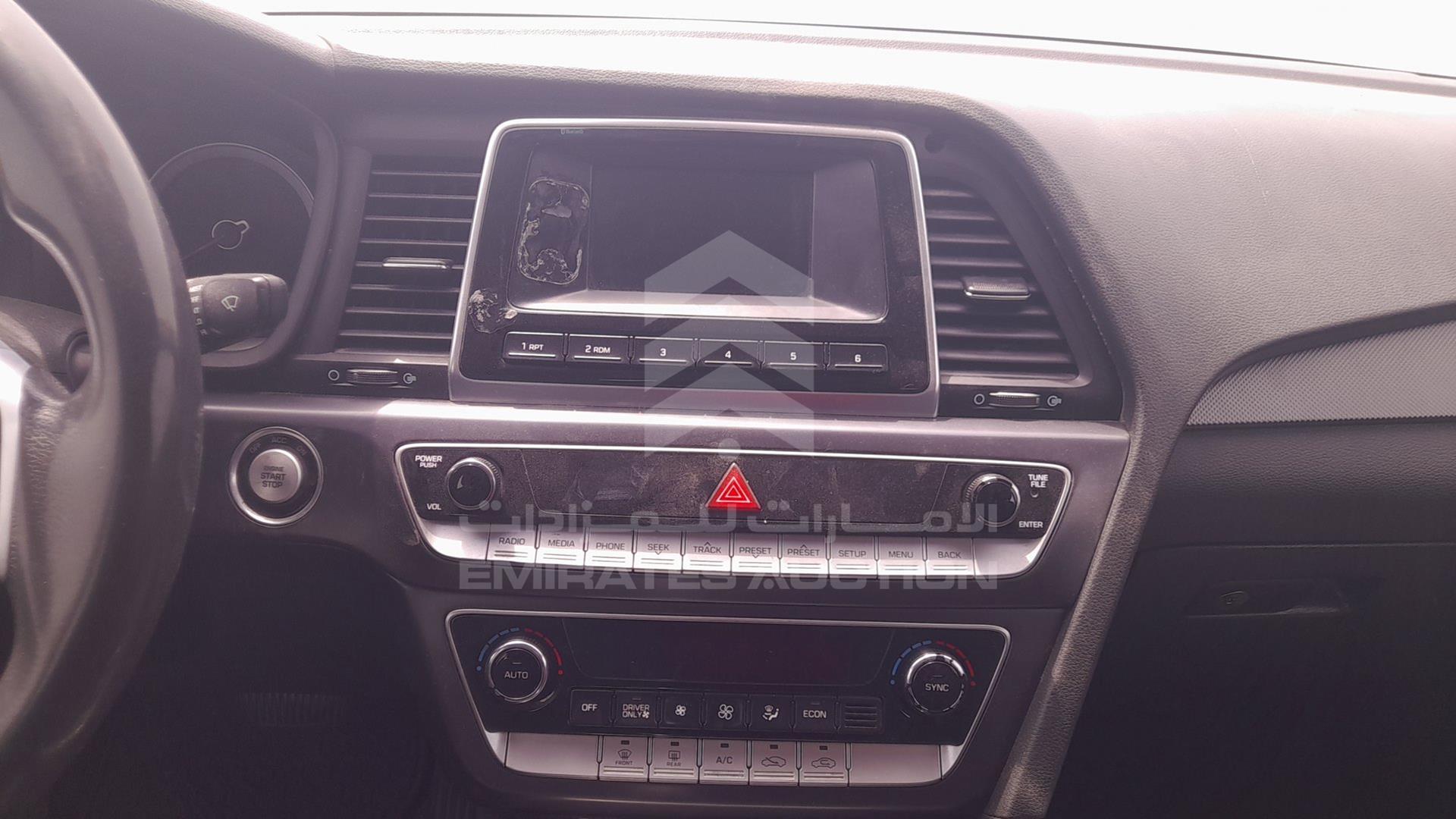 2019 HYUNDAI SONATA VIN: KMHE24130KA092977