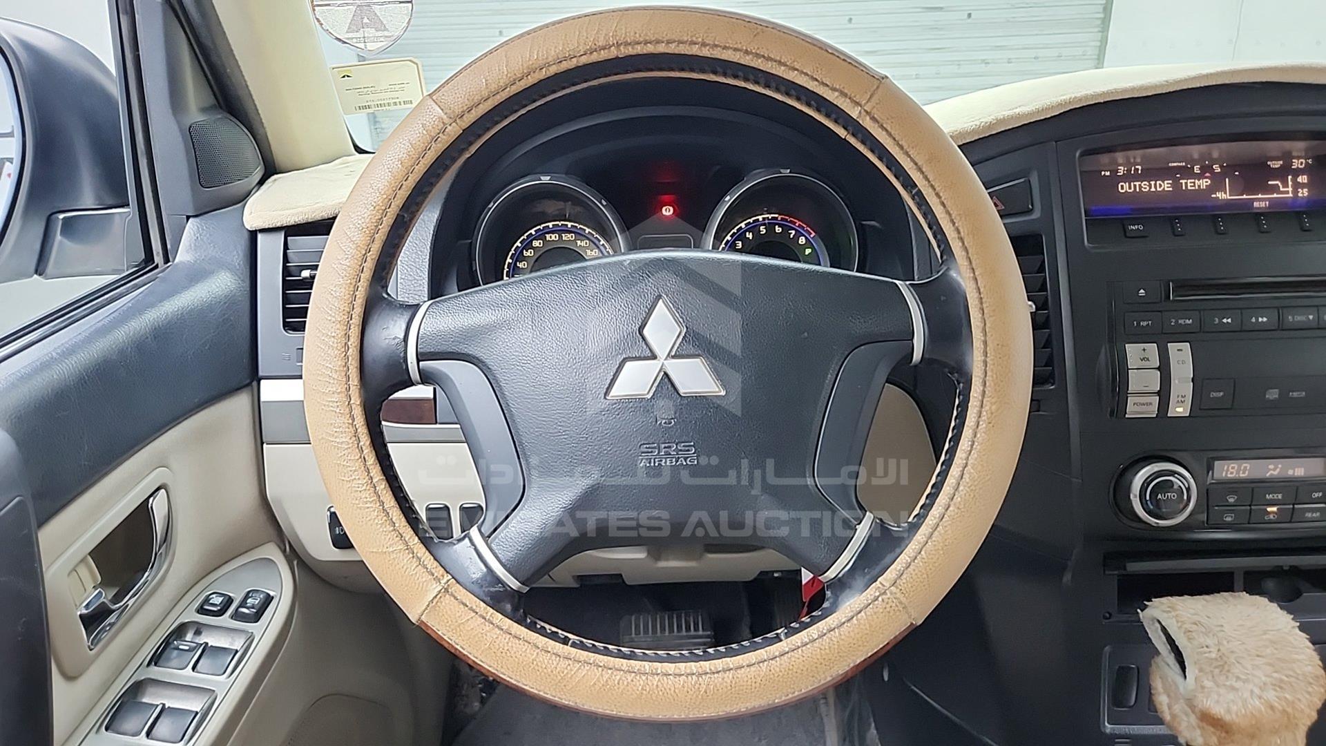 2011 MITSUBISHI PAJERO VIN: JMYLRV95WBJ701598