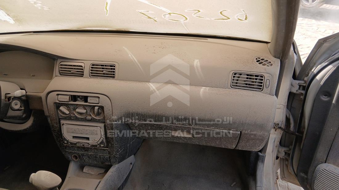 نيسان صني 1997 — زاوية واجهة الراكب الأمامي الأيمن — صورة 21