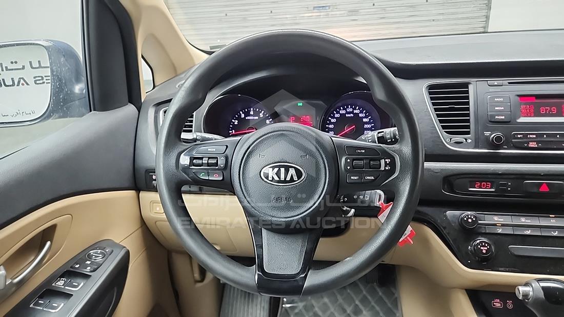 2016 Kia Carnival — Steering & Mounted Controls — Photo 13