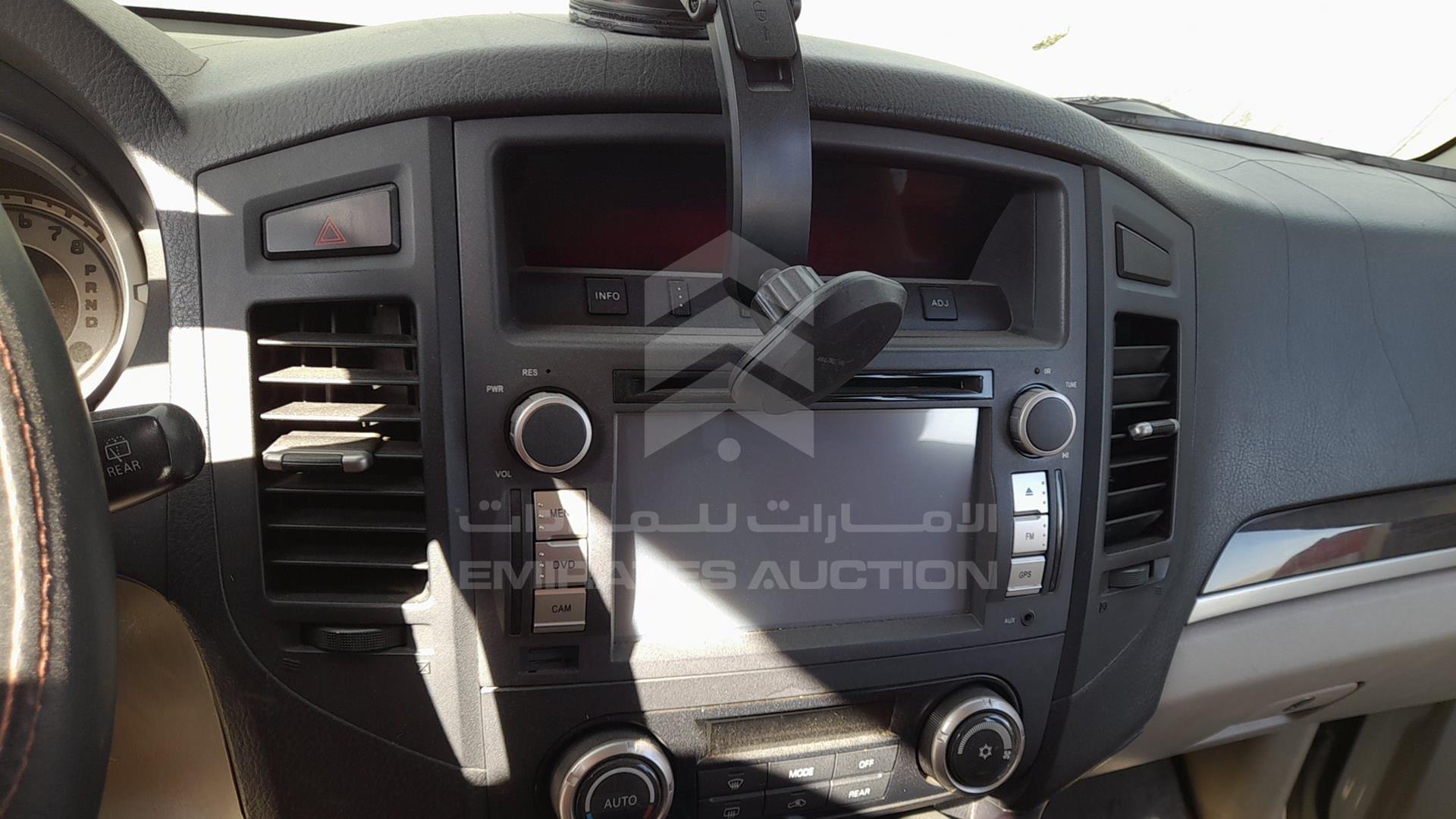 2011 MITSUBISHI PAJERO VIN: JMYLRV95WBJ703096