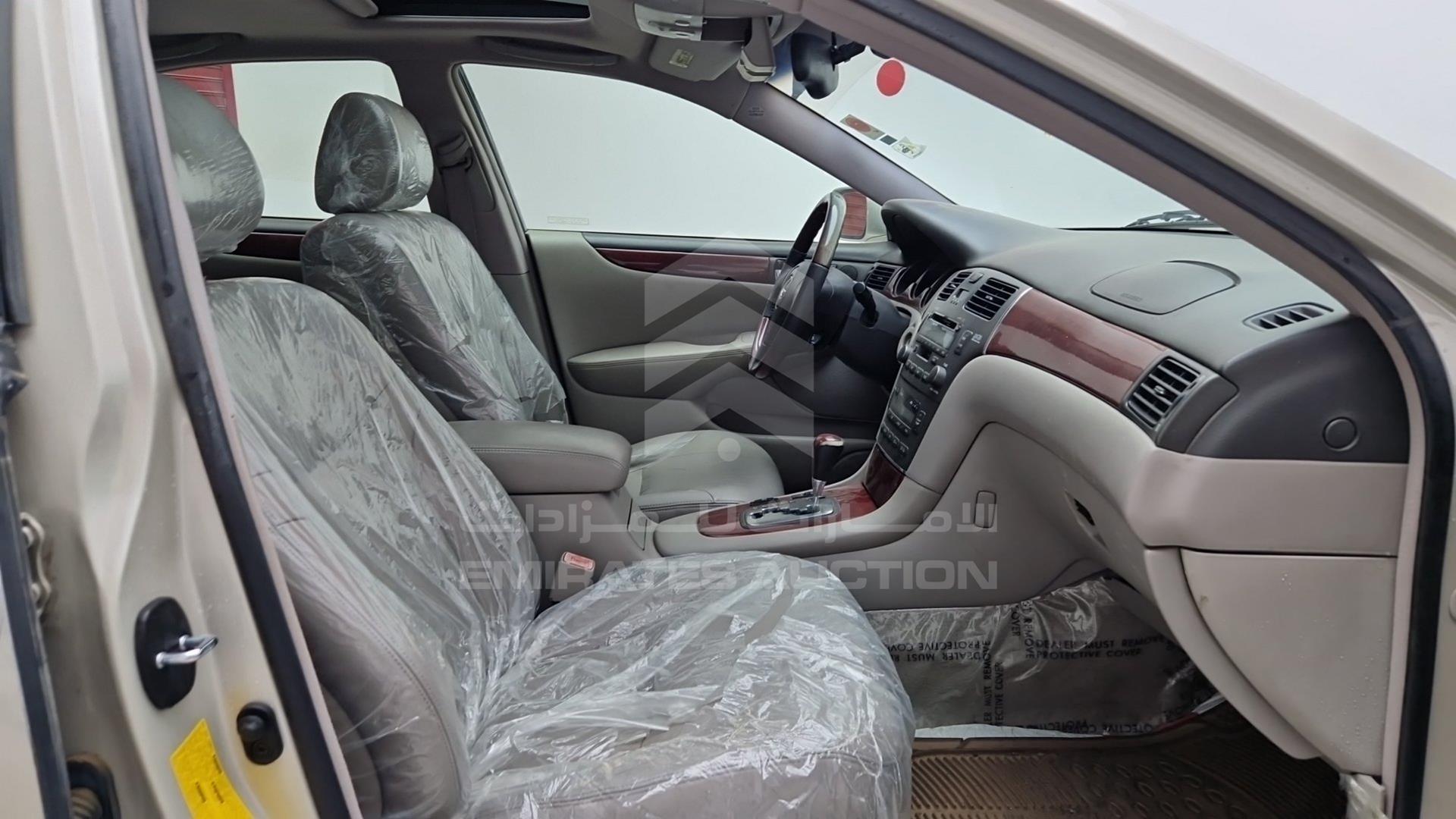 2002 LEXUS ES 300 VIN: JTHBF30G820063242
