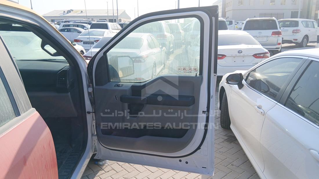 فورد اف 150 2019 — الباب الأمامي الأيمن — صورة 27
