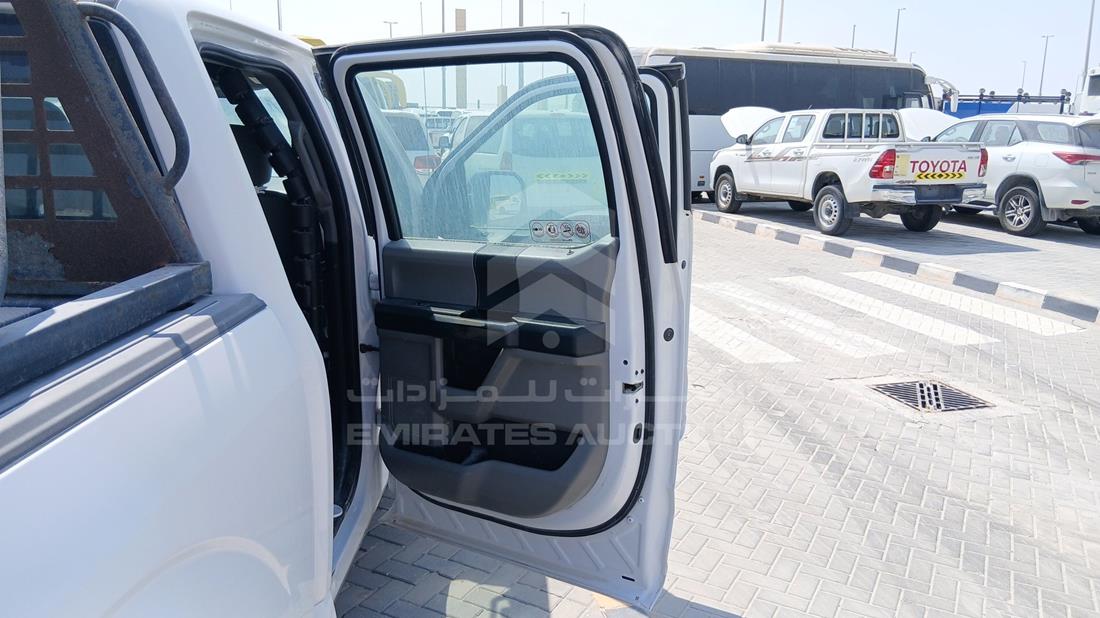 فورد اف 150 2019 — الباب الخلفي الأيمن — صورة 24