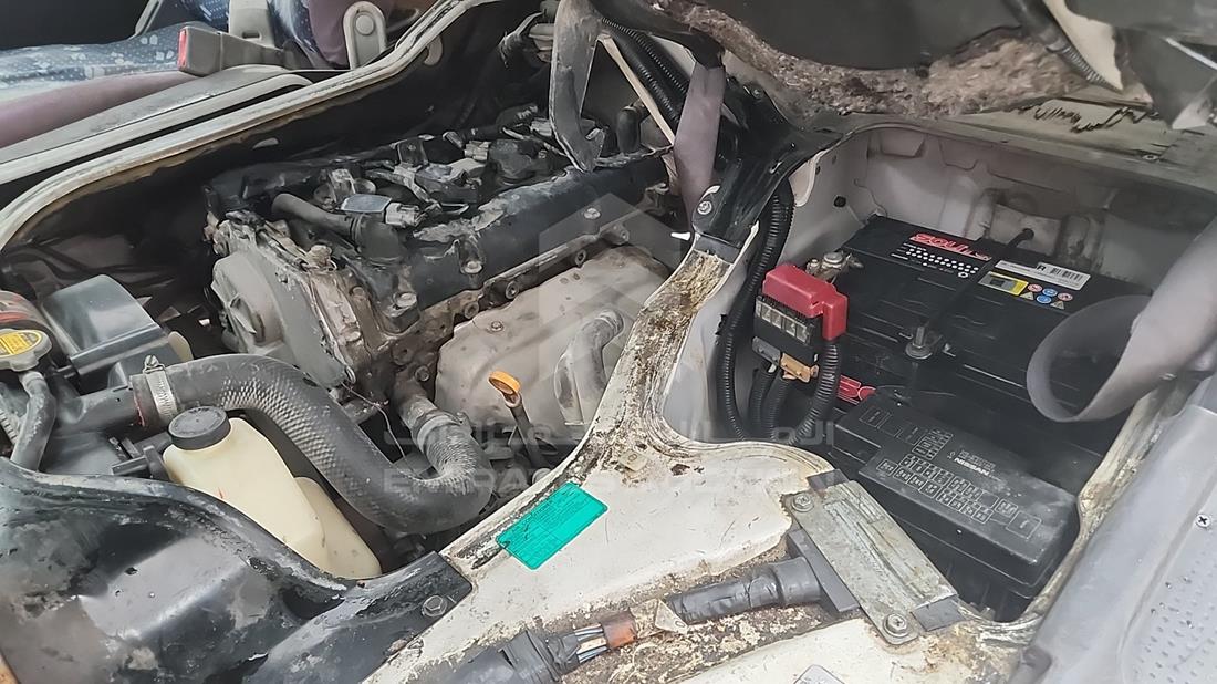 2010 Nissan Urvan — Engine Bay — Photo 22