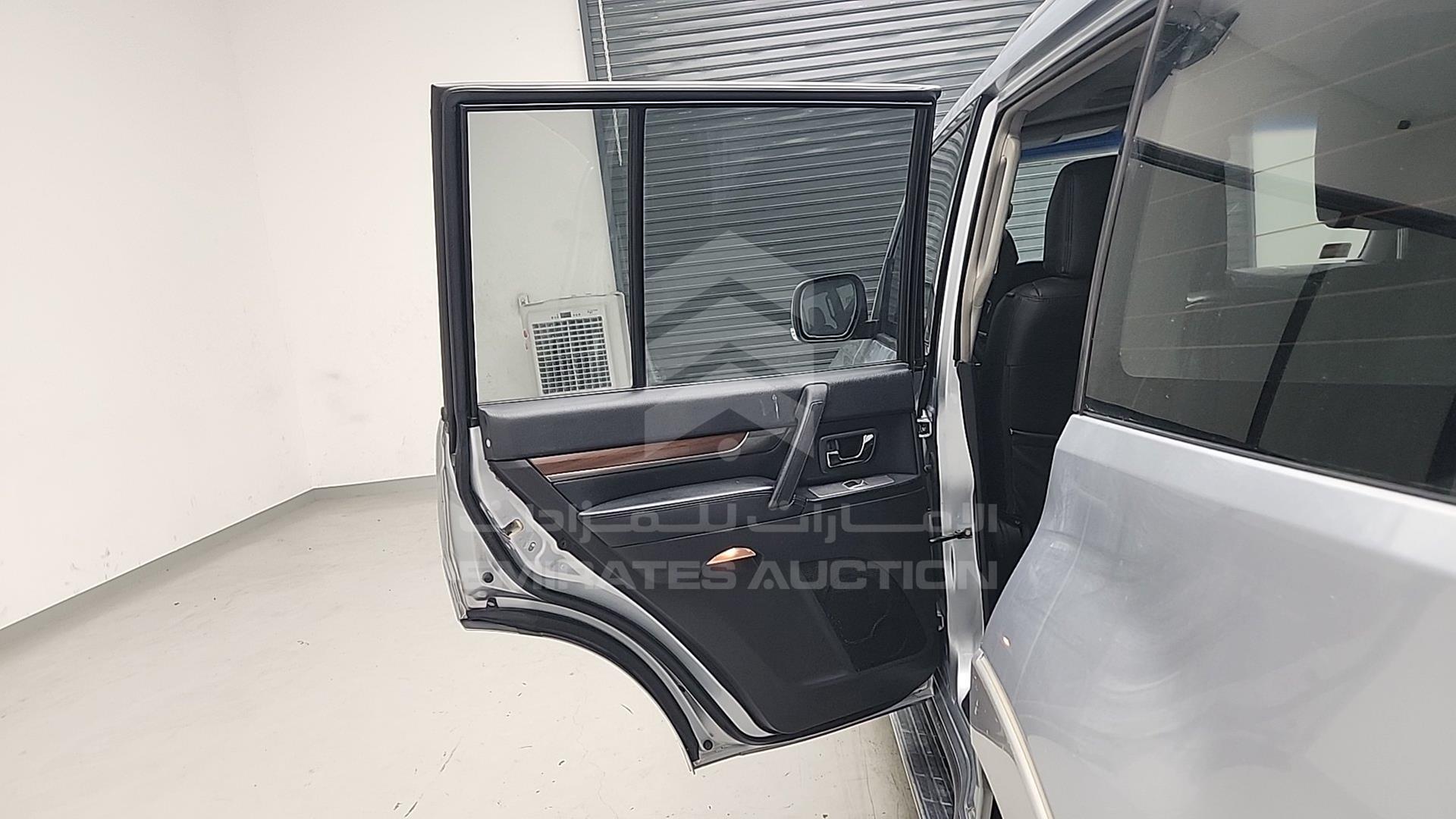 2008 MITSUBISHI PAJERO VIN: JMYLRV93W8J720356