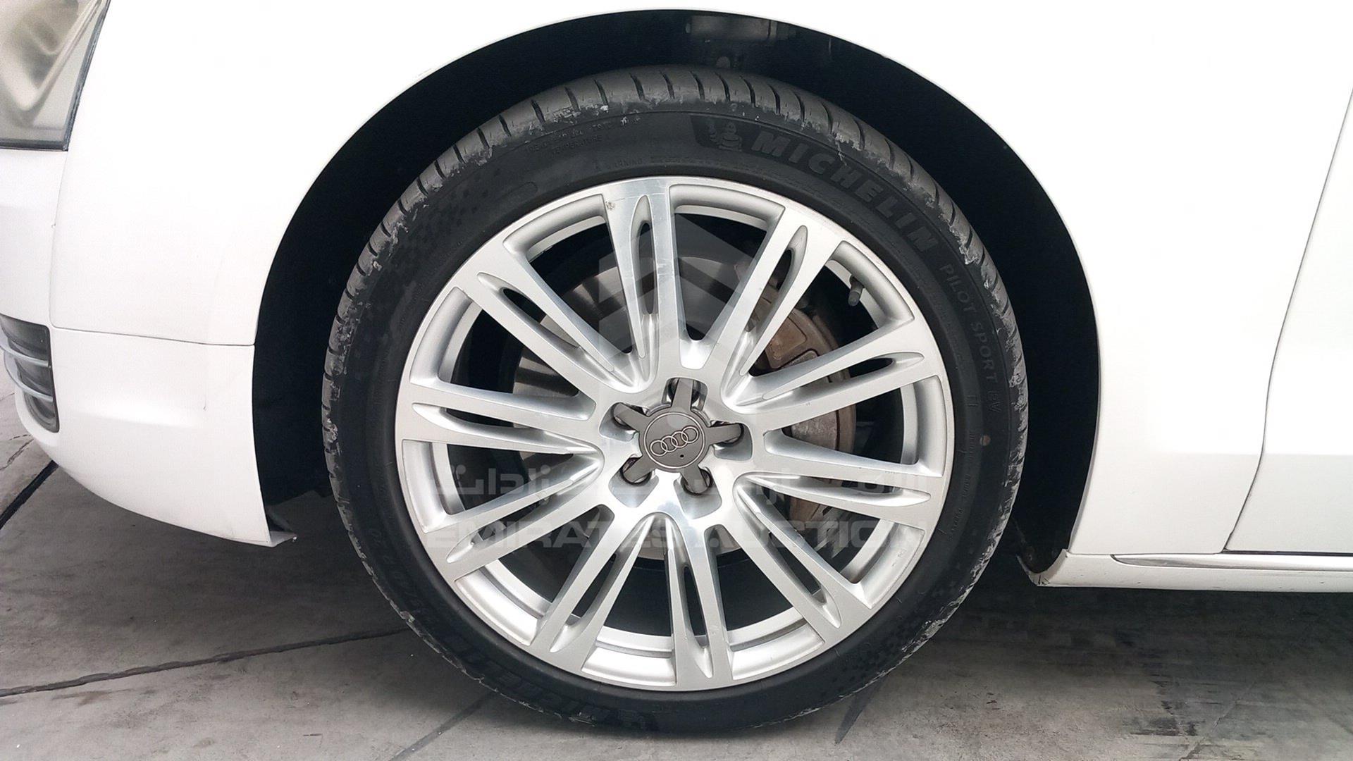2011 AUDI A8 VIN: WAURGB4H2BN017741