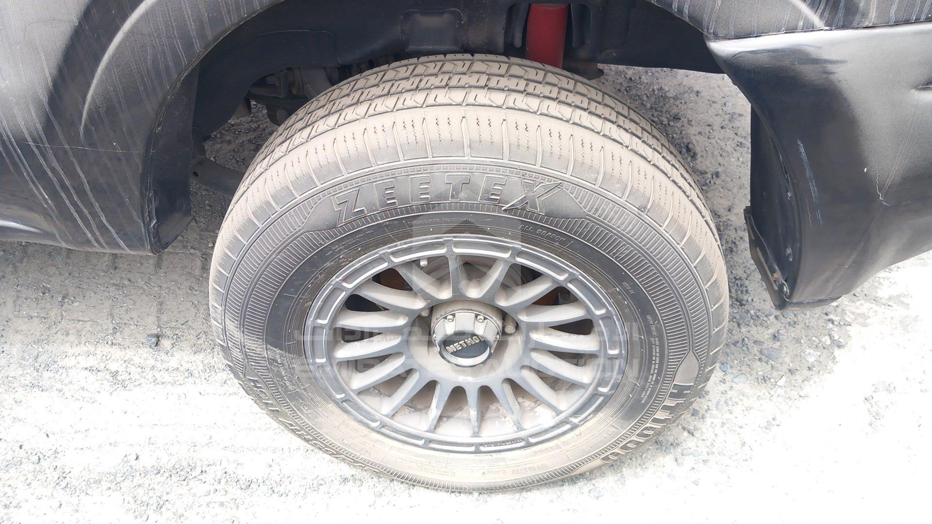 2003 MITSUBISHI PAJERO VIN: JMYMRV63W3J706395