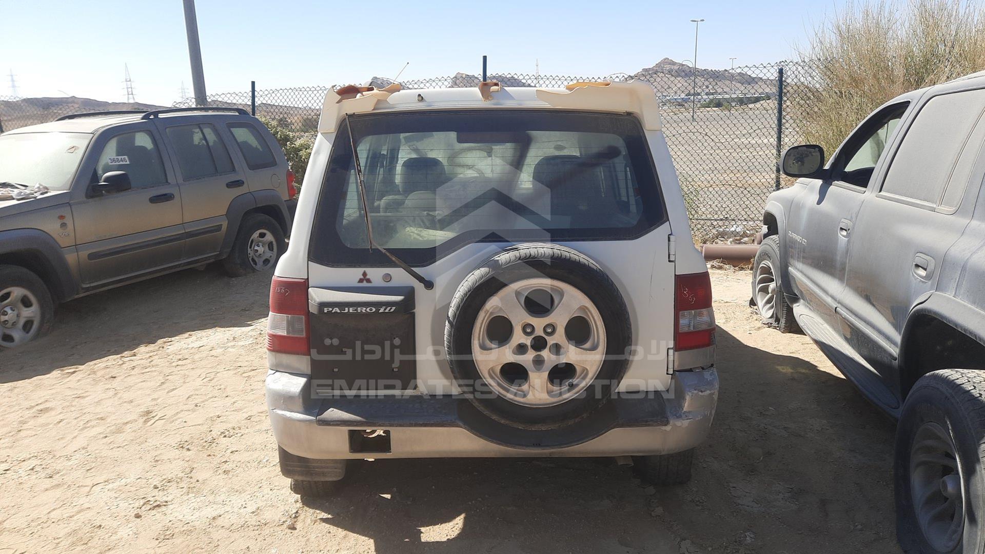 2002 MITSUBISHI PAJERO VIN: JMYLRH77W2Z701065