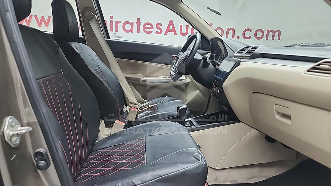 سوزوكي Dzire 2022 — زاوية الراكب الأمامي للمقعد — صورة 24