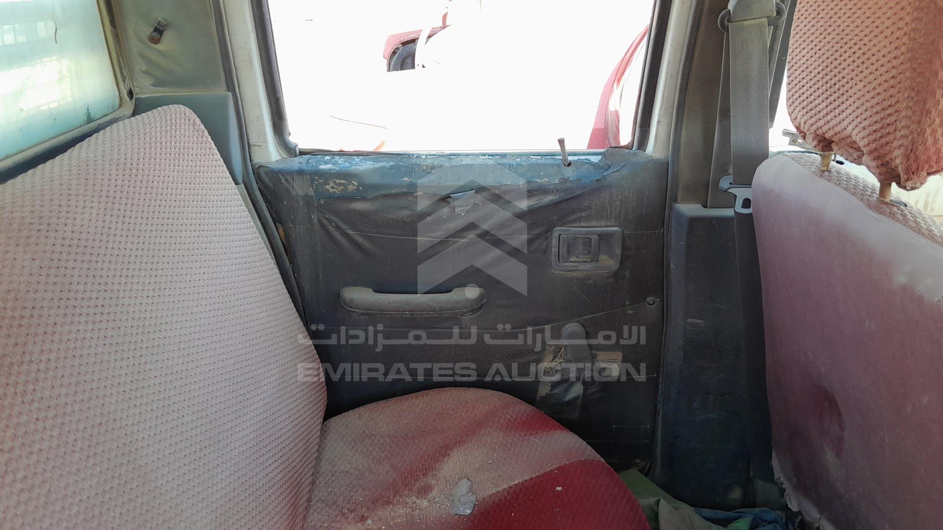 0 NISSAN PICKUP VIN: JN1CBUD21Z0450403