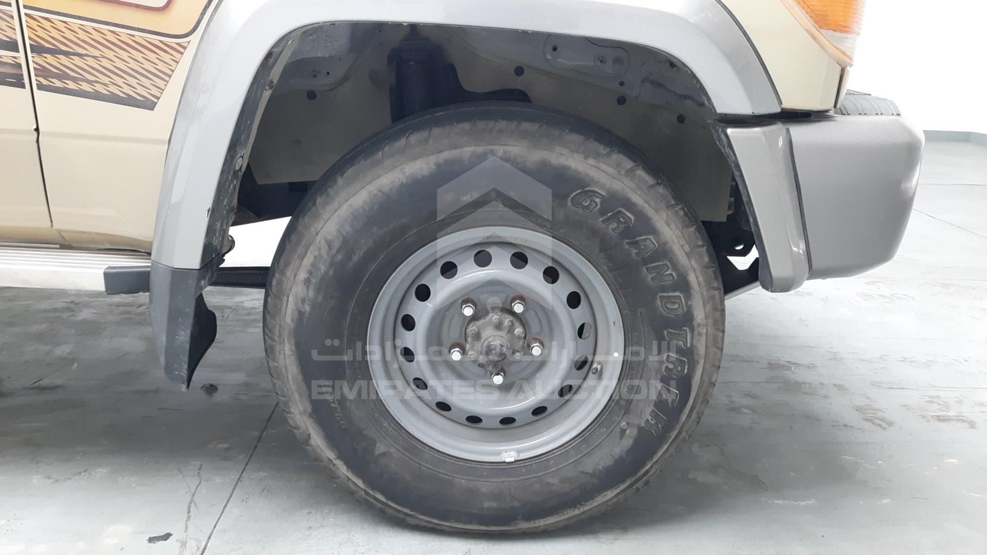 2015 TOYOTA LAND CRUISER VIN: JTFBU71J8F7004298