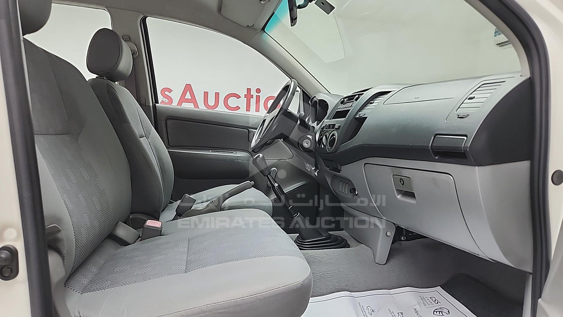 2011 TOYOTA HILUX VIN: MR0EX12G2B2047248