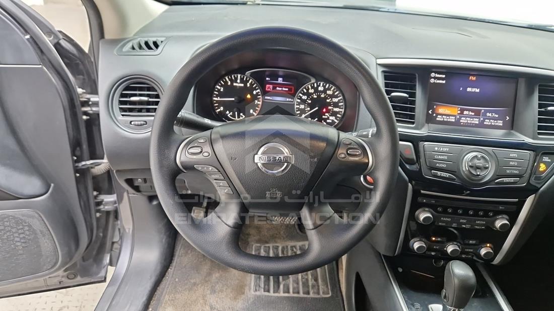 2017 Nissan Pathfinder — Steering & Mounted Controls — Photo 16