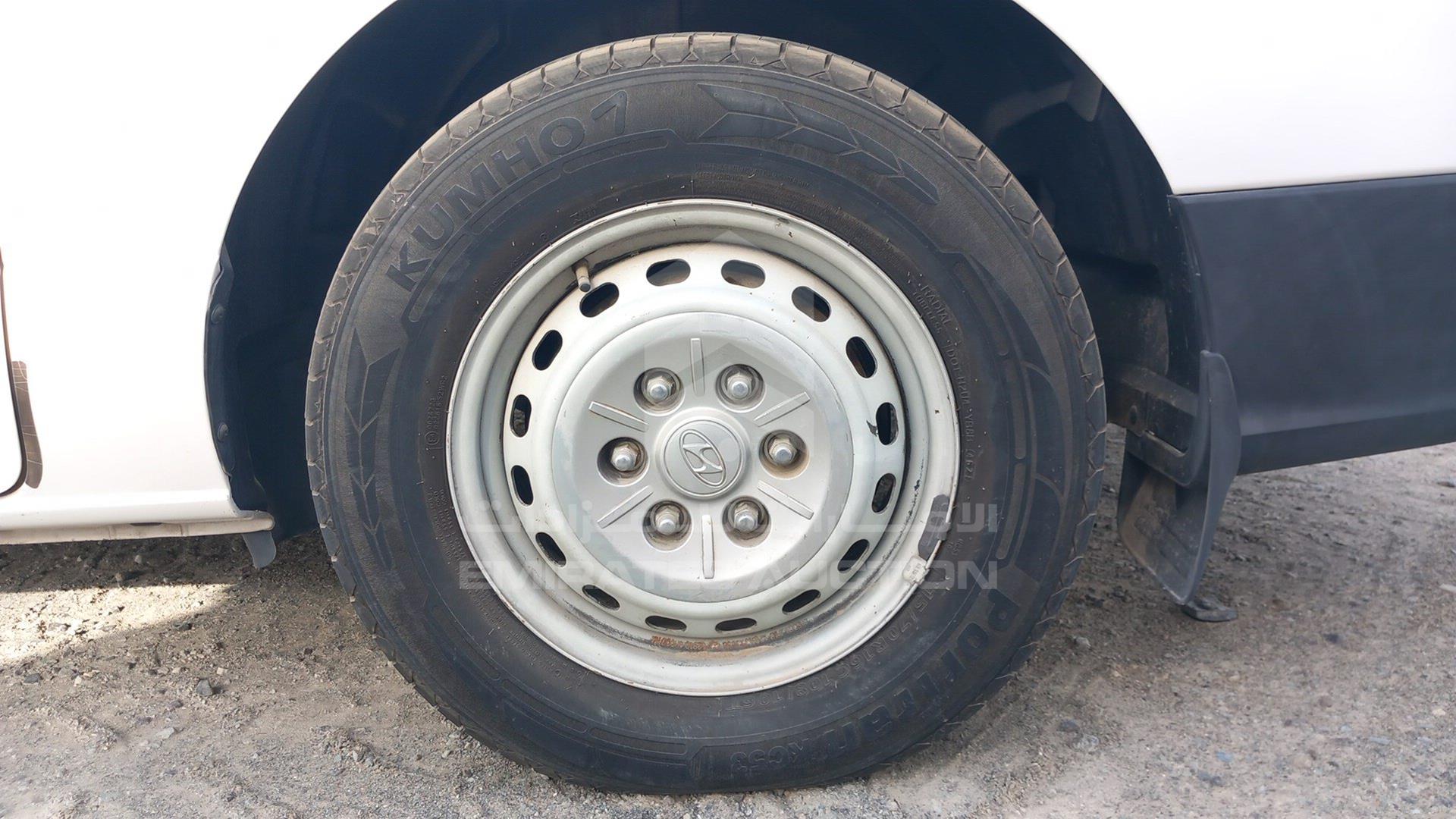 2012 HYUNDAI H1 VIN: KMJWA37R0CU455693