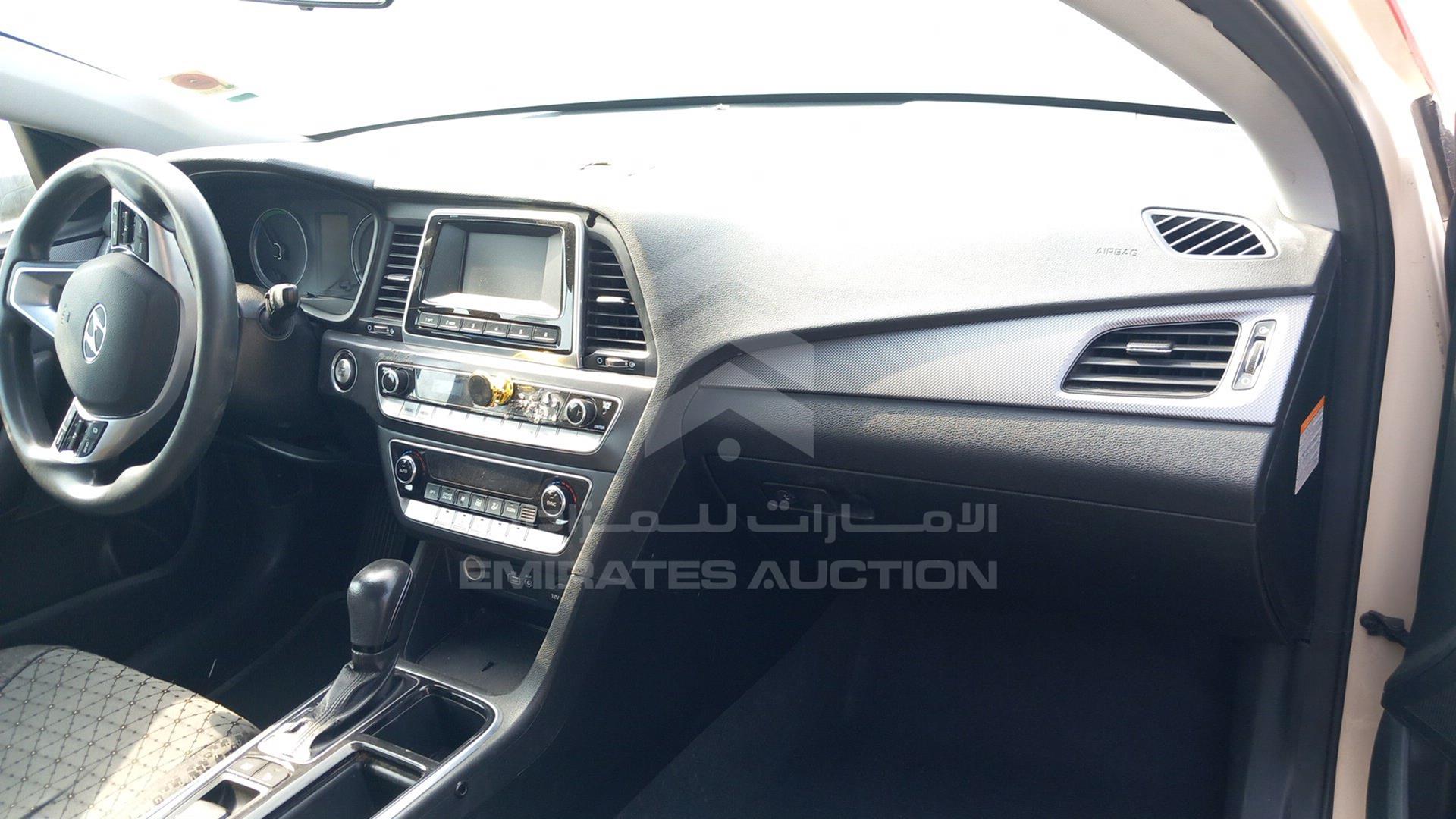 2018 HYUNDAI SONATA VIN: KMHE24137JA082090