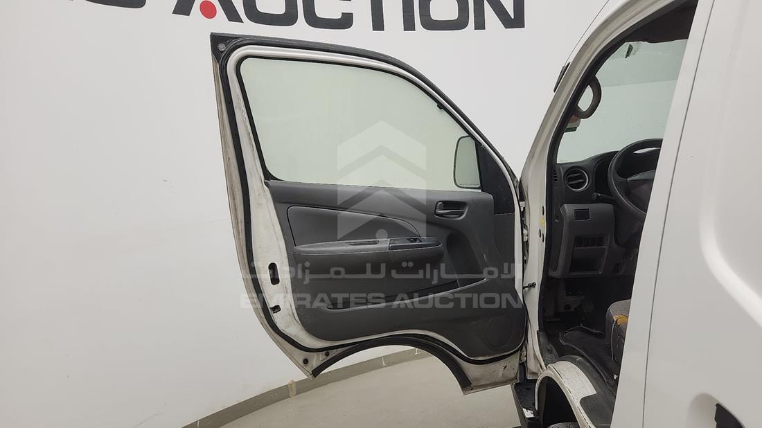 نيسان أورفان 2014 — الباب الأمامي الأيسر — صورة 5