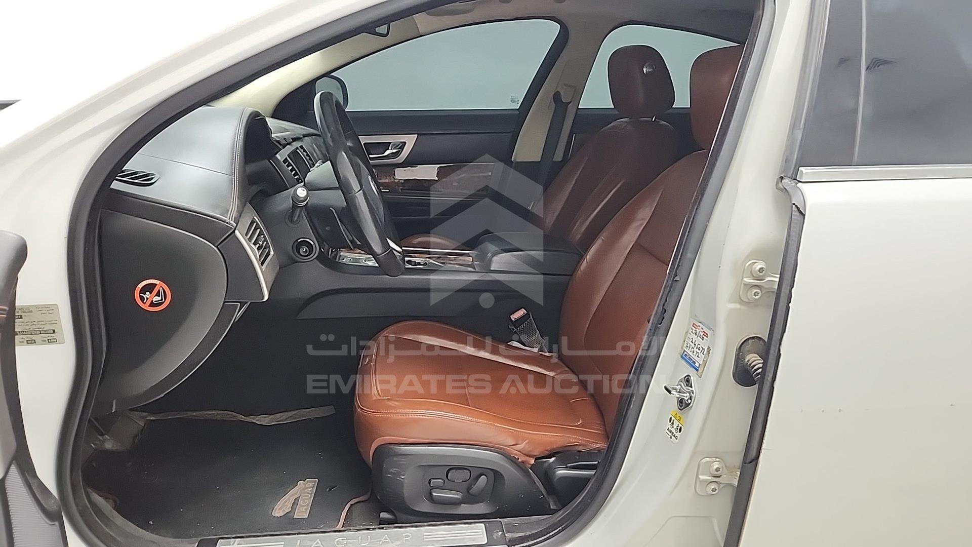 2011 JAGUAR XF VIN: SAJAA07DXBFR83989