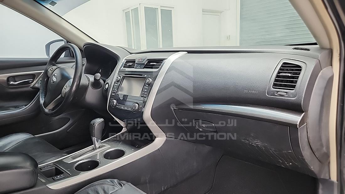 نيسان التيما 2013 — زاوية واجهة الراكب الأمامي الأيمن — صورة 28