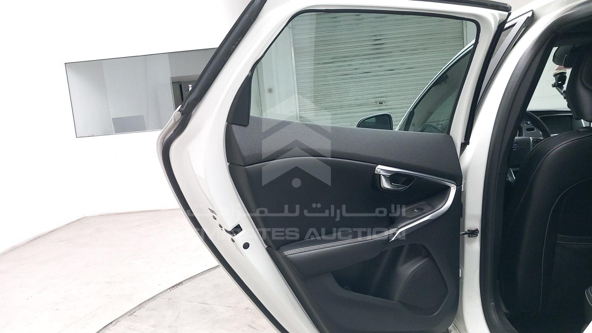 2014 VOLVO V40 VIN: YV1635MV8E2123328