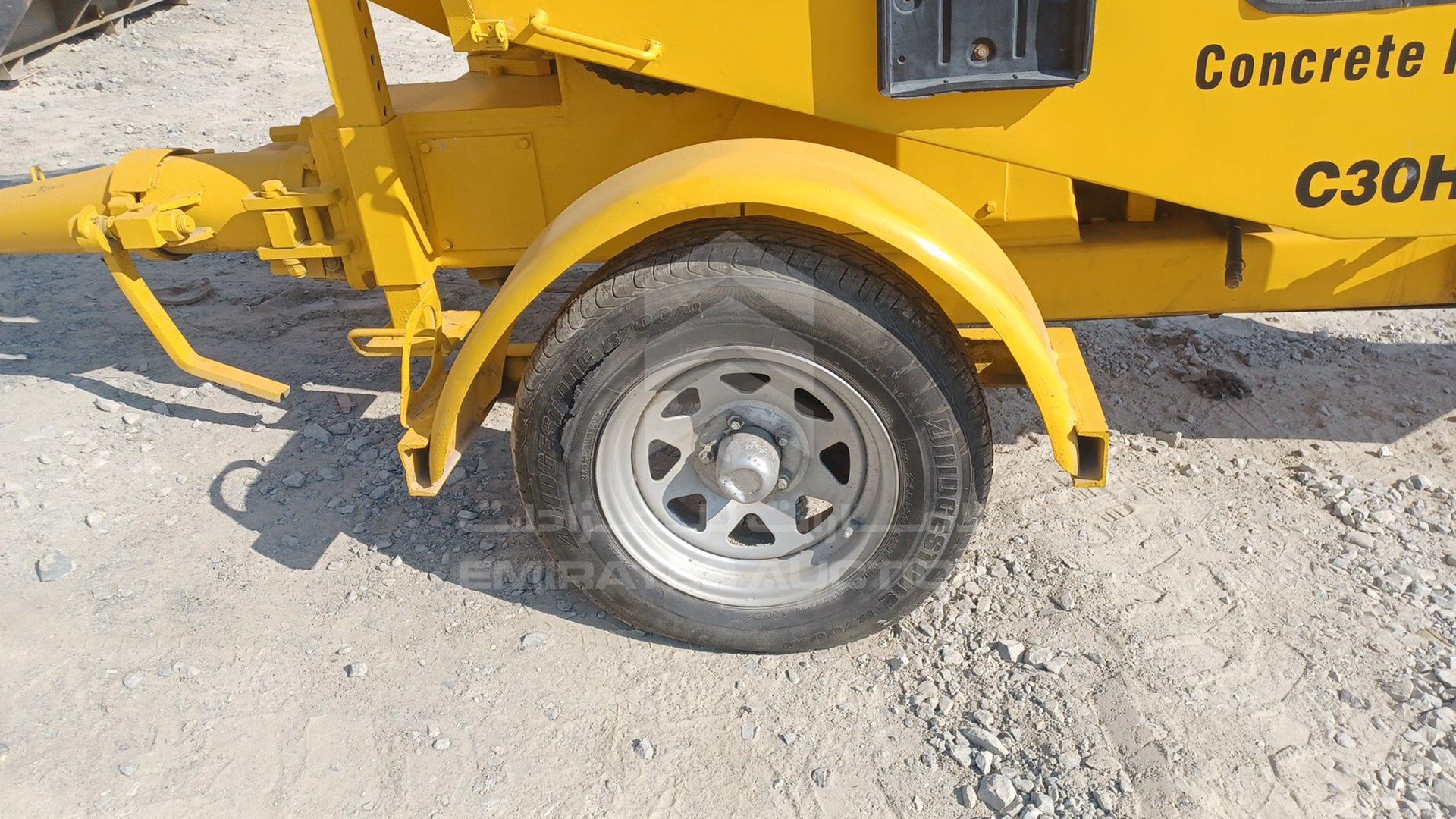 2011 UNDEFINED CONCRETE PUMP VIN: 240718