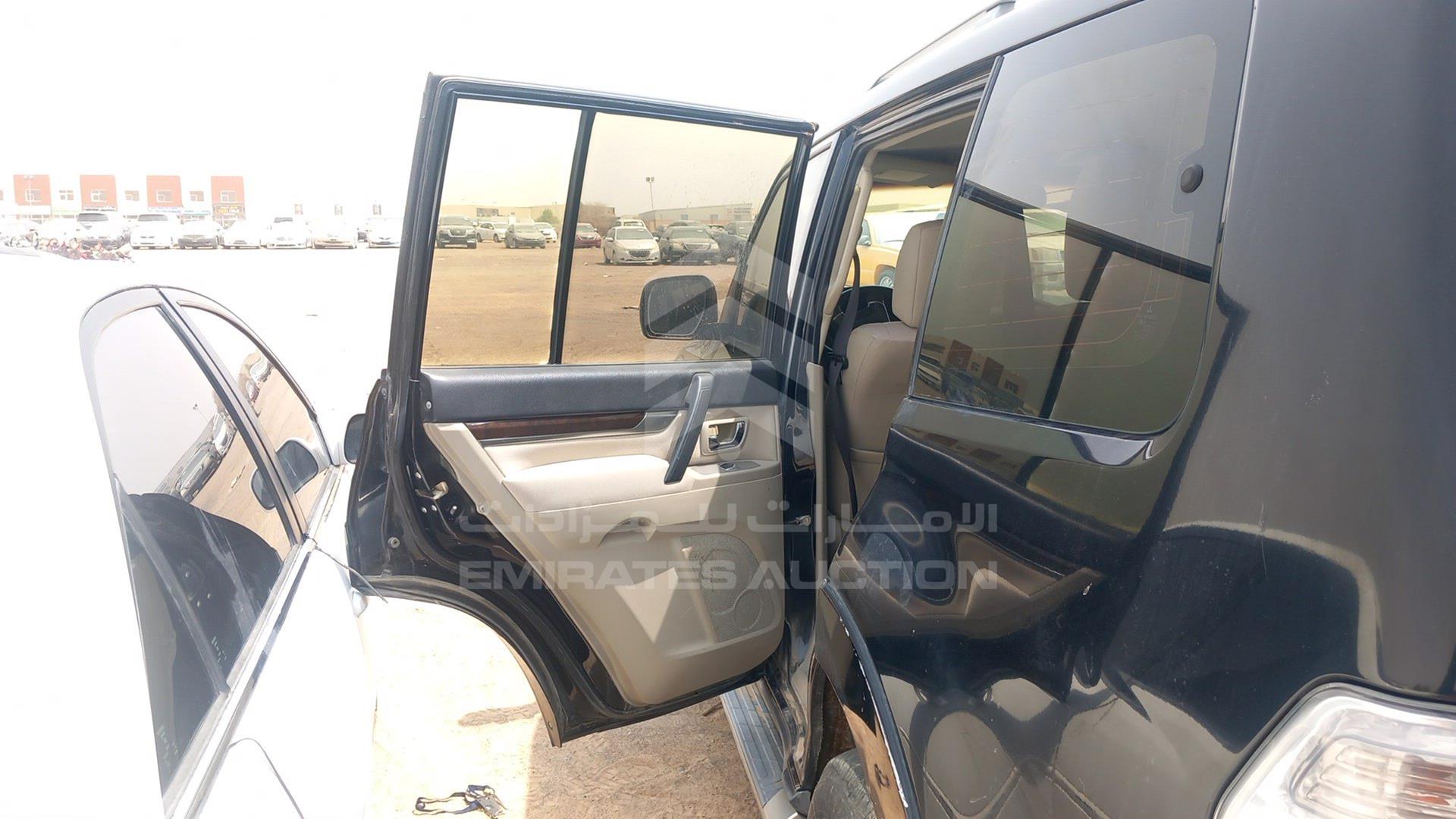2010 MITSUBISHI PAJERO VIN: JMYLRV95WAJ715031