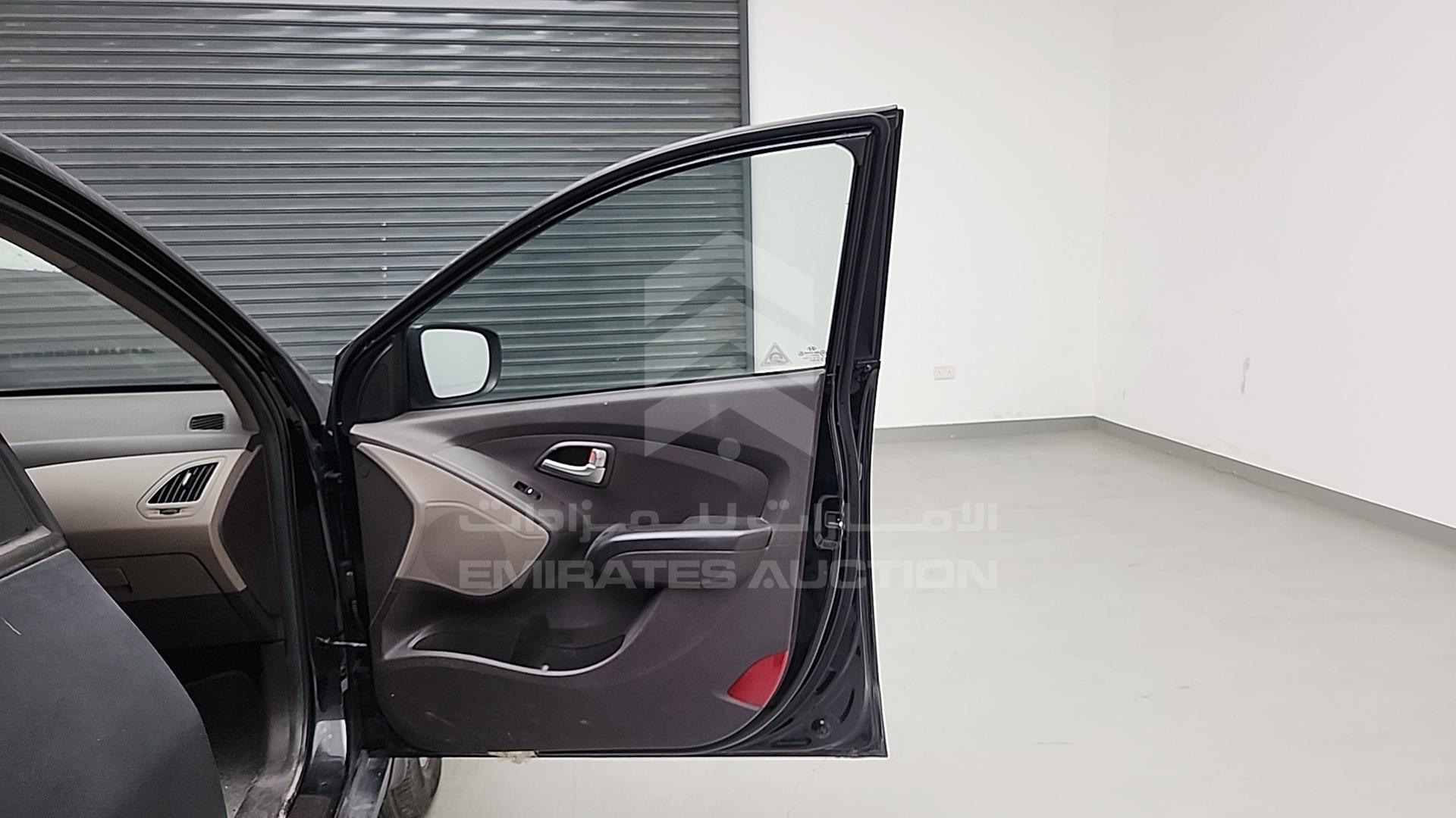2011 HYUNDAI TUCSON VIN: KMHJT81B9BU103998