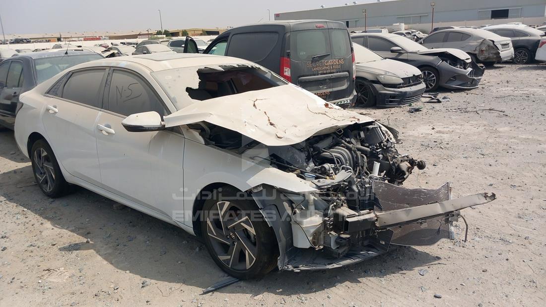 2024 Hyundai Elantra — Front Right Angle — Photo 8