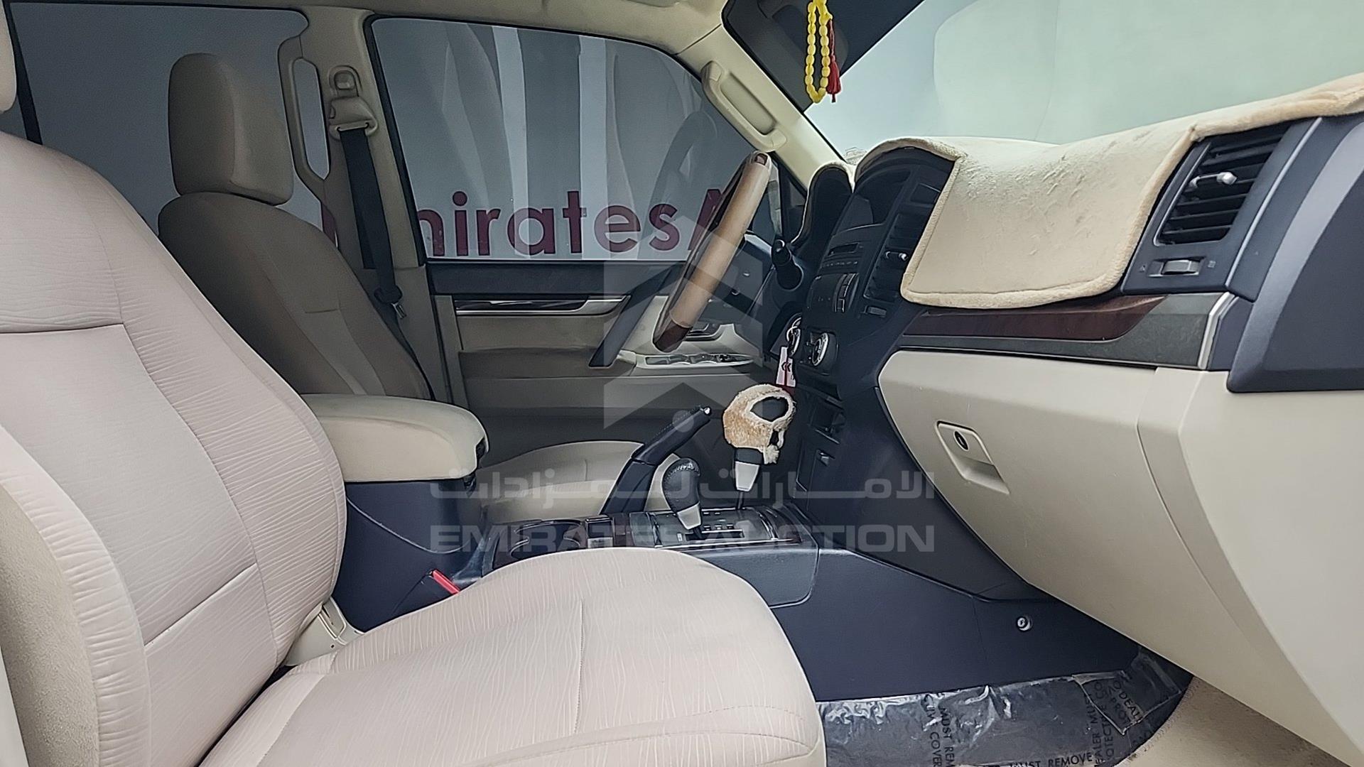 2011 MITSUBISHI PAJERO VIN: JMYLRV95WBJ701598